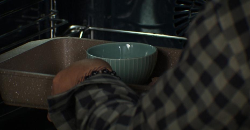 Куриная грудка в глазури с цветной капустой и овощными роллами