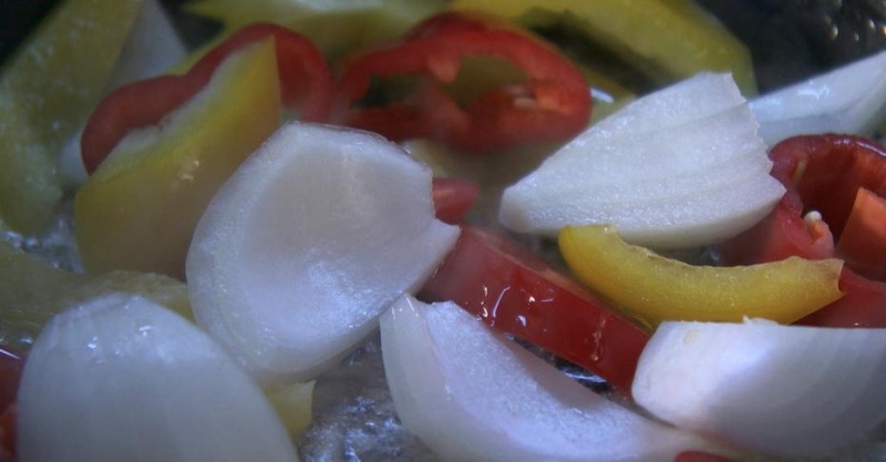 Вок из курицы и ананаса