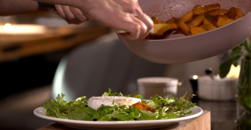 Салат с хурмой