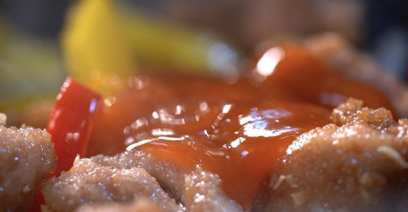 Вок из курицы и ананаса