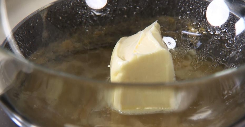 Яйца бенедикт с гренками