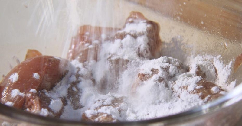 Вок из курицы и ананаса