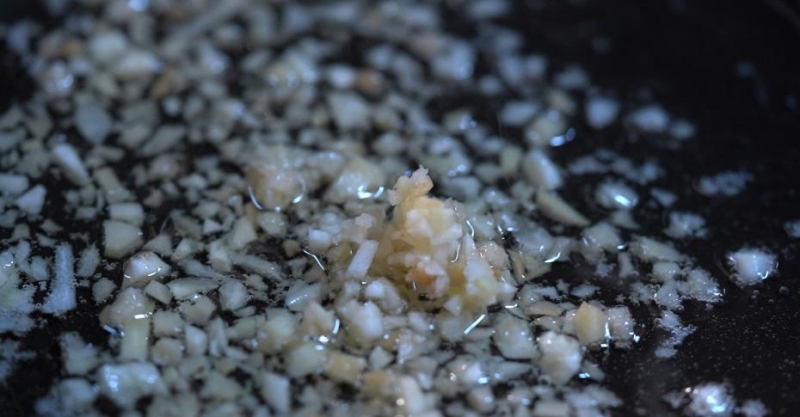 Вок из курицы и ананаса