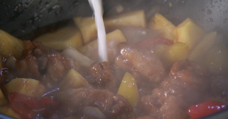 Вок из курицы и ананаса