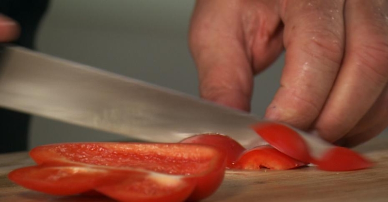 Тайский салат с курицей и манго