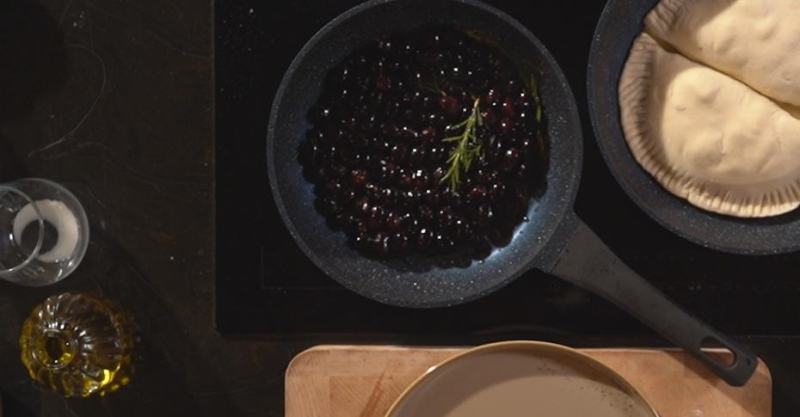 Закуска с жареным виноградом