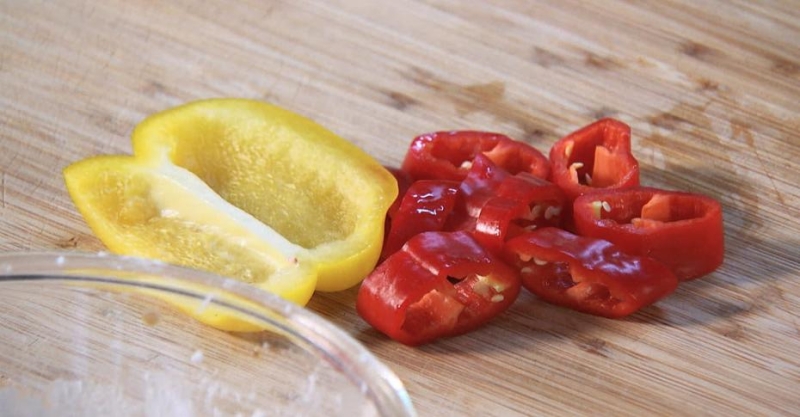 Вок из курицы и ананаса