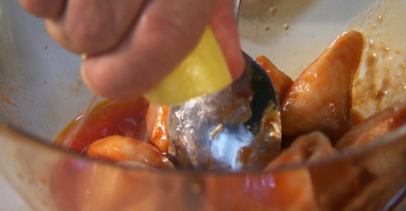 Тунисский салат с курицей и нутом