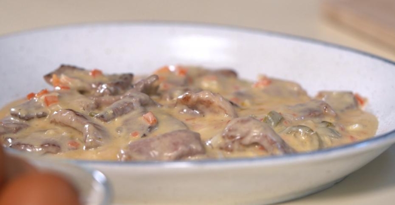 Говядина в луковом соусе