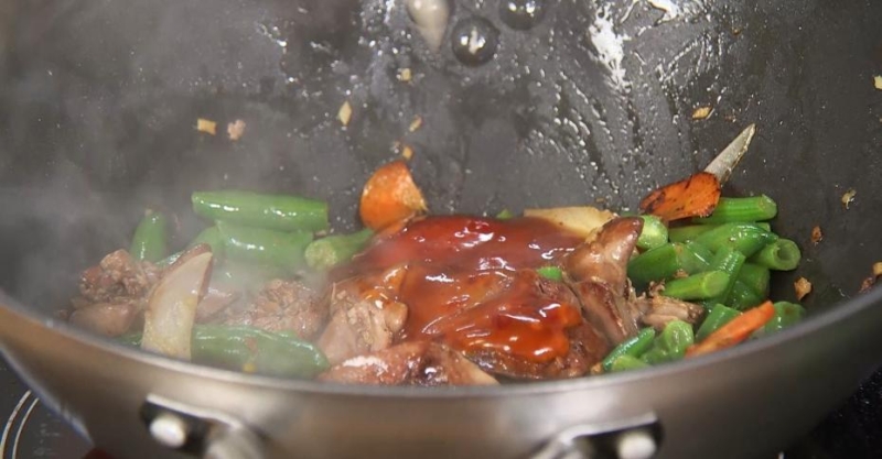 Печёнка по-строгановски, с фасолью и сладким чили, шашлыки с черносливом