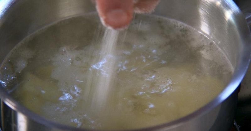 Гуляш из свинины с картофелем и шампиньонами