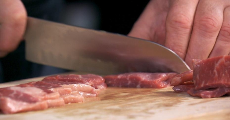 Говядина в луковом соусе