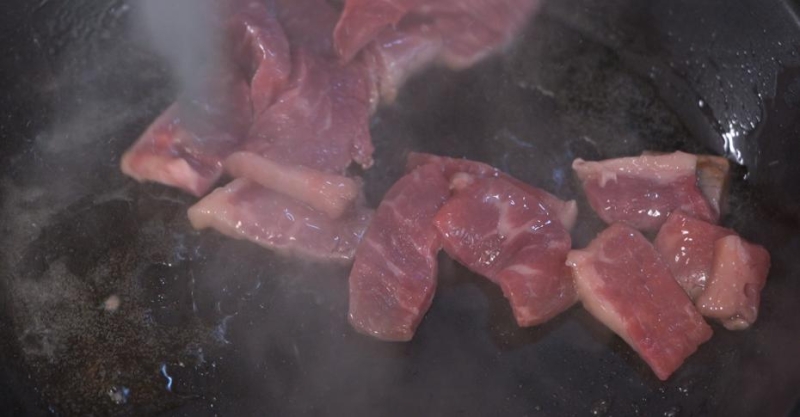 Говядина в луковом соусе