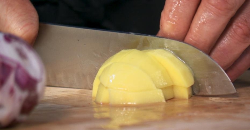 Гуляш из свинины с картофелем и шампиньонами