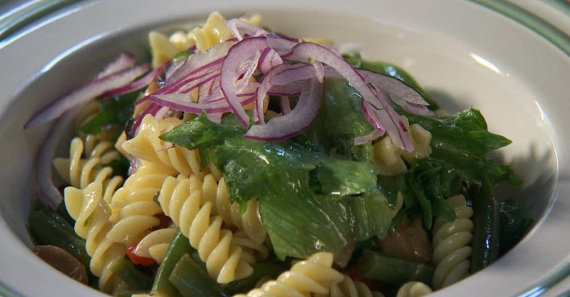 Салат из пасты с шампиньонами