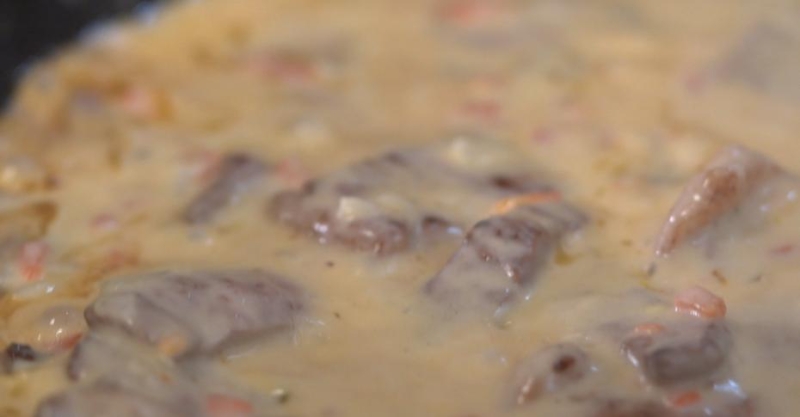 Говядина в луковом соусе