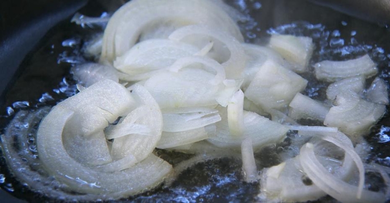 Гуляш из свинины с картофелем и шампиньонами