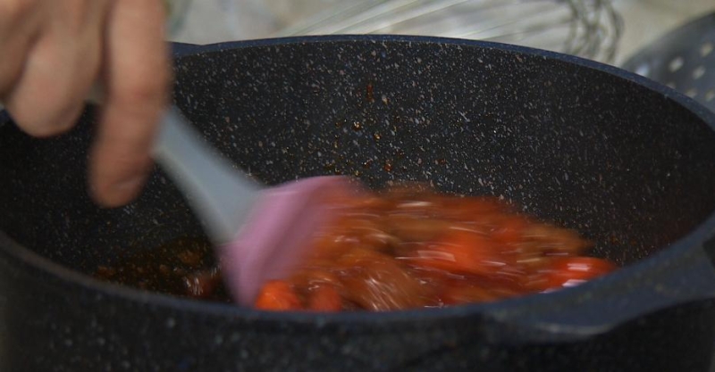 Гуляш с чечевицей и сельдереем