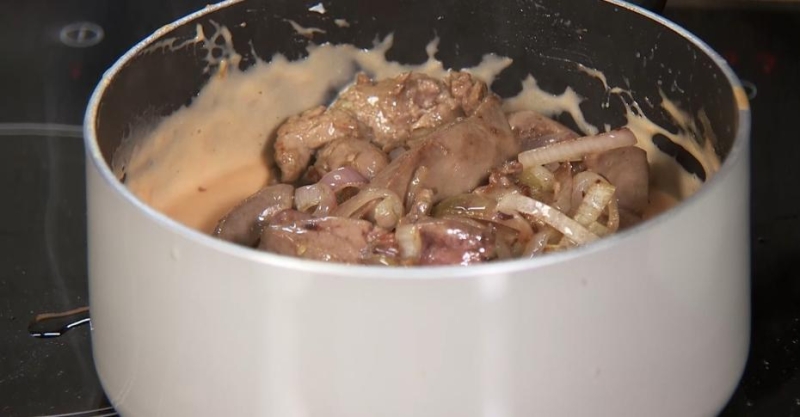 Печёнка по-строгановски, с фасолью и сладким чили, шашлыки с черносливом