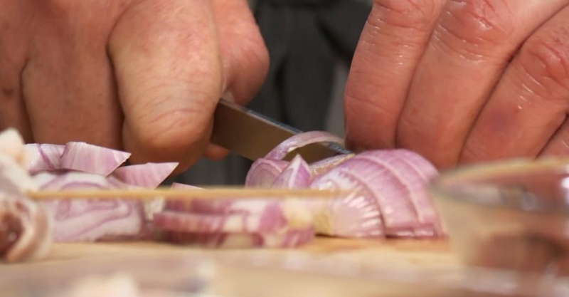 Печёнка по-строгановски, с фасолью и сладким чили, шашлыки с черносливом