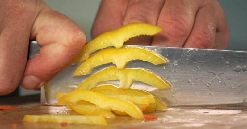 Вьетнамский салат с курицей и арахисом