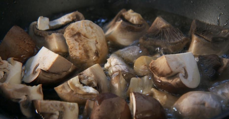 Салат из пасты с шампиньонами