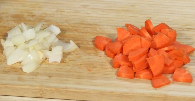 Гуляш с чечевицей и сельдереем