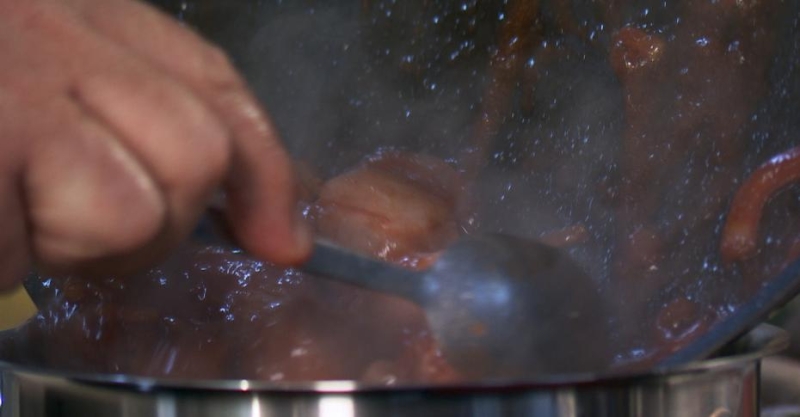 Гуляш из свинины с картофелем и шампиньонами