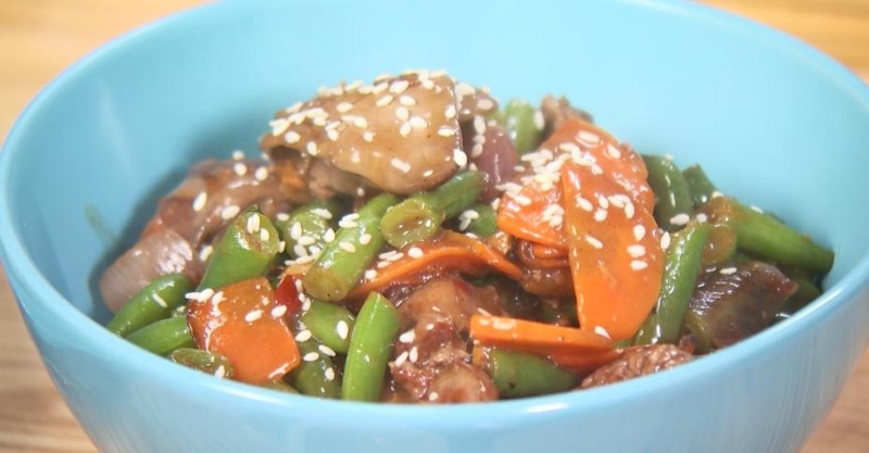 Печёнка по-строгановски, с фасолью и сладким чили, шашлыки с черносливом