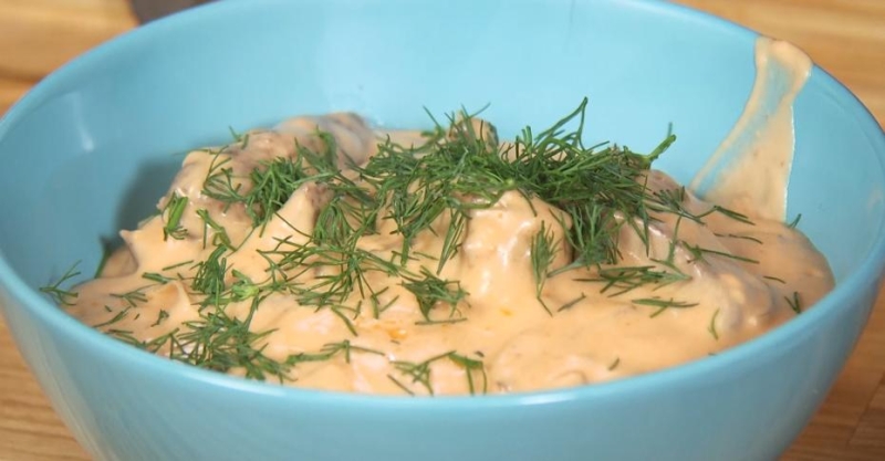 Печёнка по-строгановски, с фасолью и сладким чили, шашлыки с черносливом