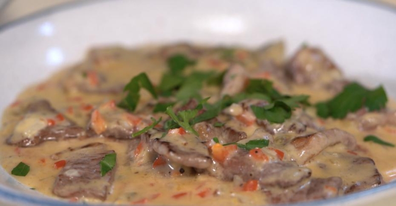 Говядина в луковом соусе