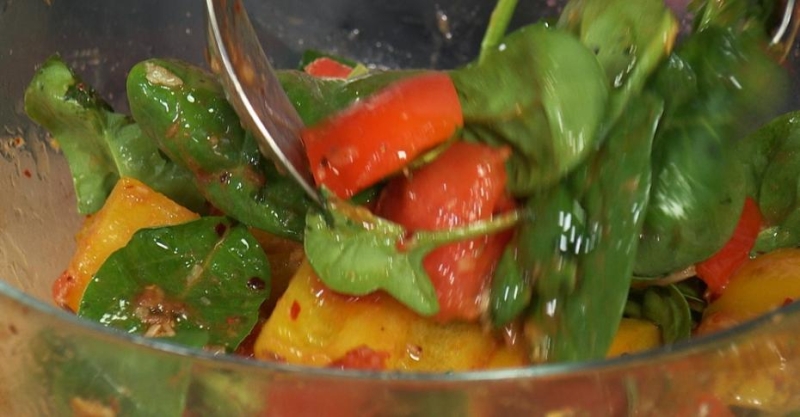 Салат из пряных овощей