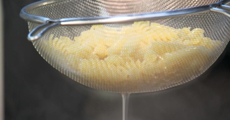 Салат из пасты с шампиньонами