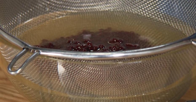 Бутерброды с икрой из ягод