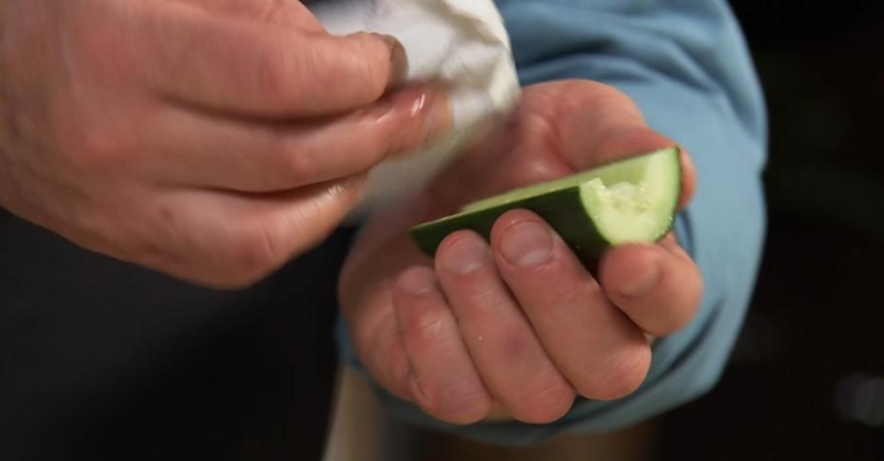 Салат из трески с заправкой из хрена