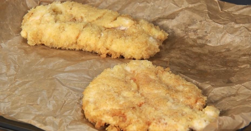 Куриные шницели с «зелёным» гарниром и какао с мороженым