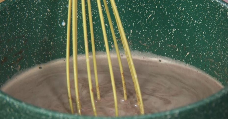 Куриные шницели с «зелёным» гарниром и какао с мороженым