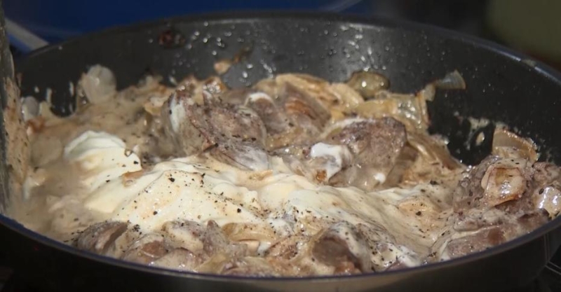 Печёнка по-строгановски