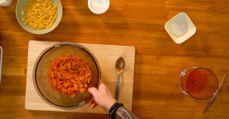 Паста с соусом аля ромеско, малиной и базиликом