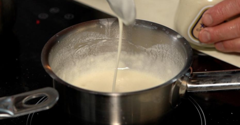 Припущенная рыба с белым винным соусом