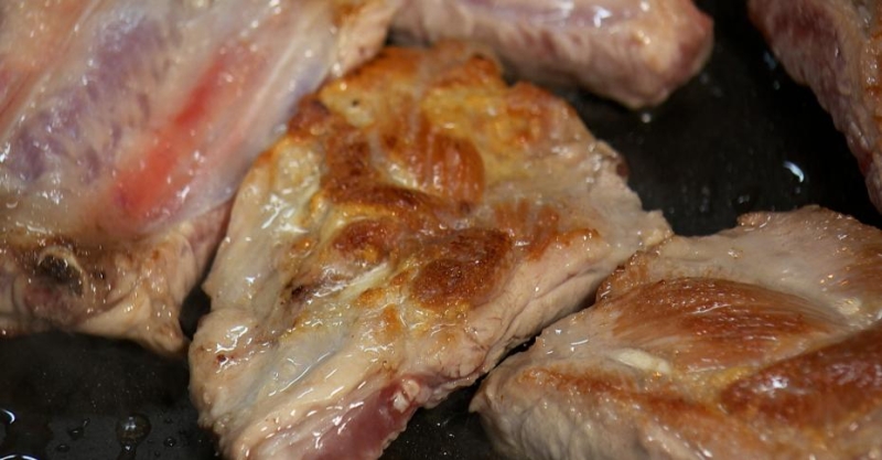 Свиные рёбра с пикантным соусом