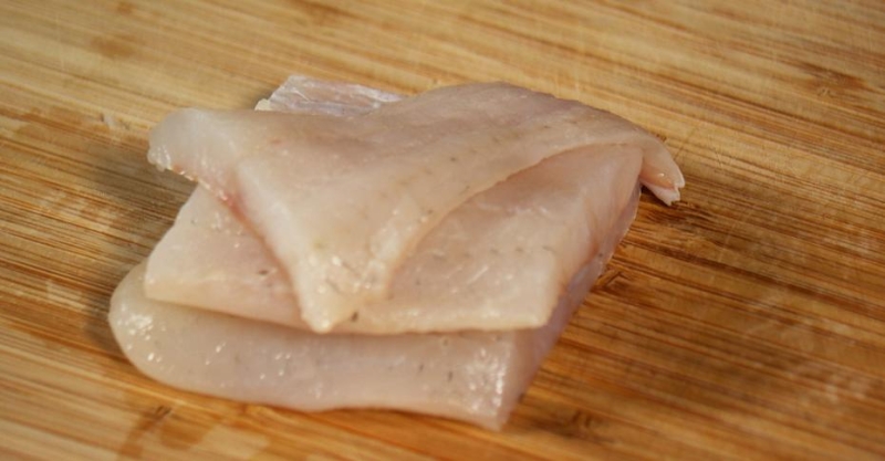 Припущенная рыба с белым винным соусом