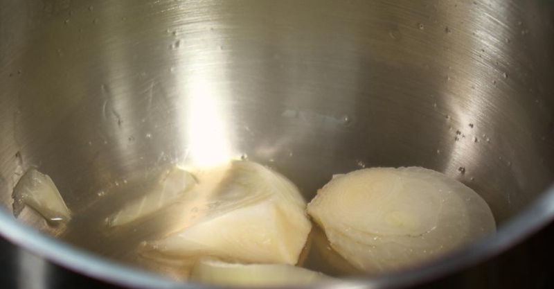 Припущенная рыба с белым винным соусом