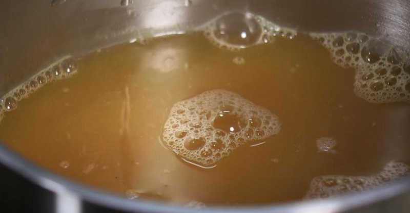 Тёплый салат с печёнкой, булгуром и курагой