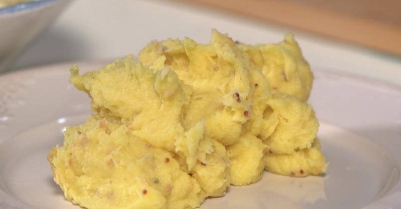 Картофельное пюре с горчицей и чеддером