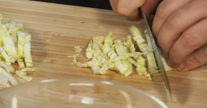 Салат с азиатским соусом