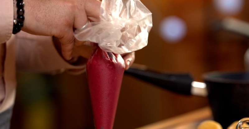 Свекольно-сливочный мусс с сырными крокетами