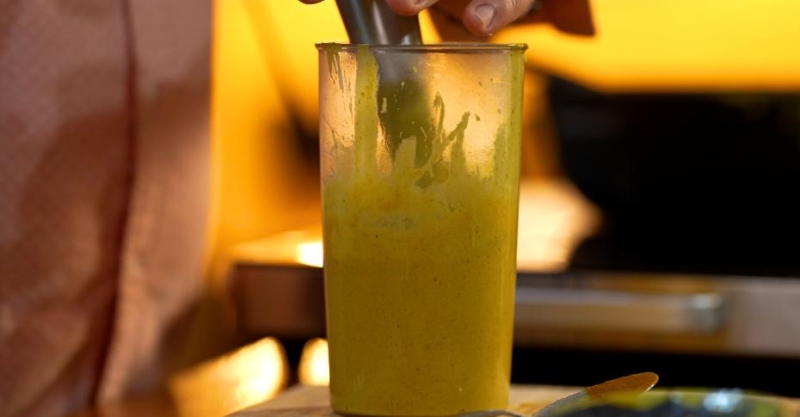 Минтай с рисом в сливочно-овощном соусе