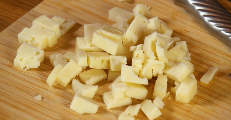 Свекольно-сливочный мусс с сырными крокетами