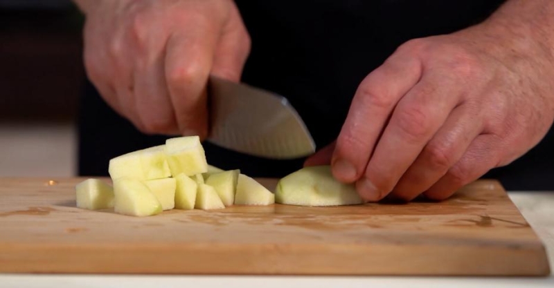 Утка томлёная в брусничном соусе